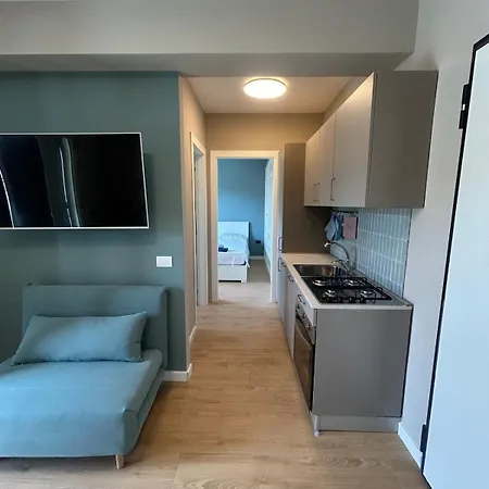 Completely Renovated Near The Sea - Free Parking Apartman